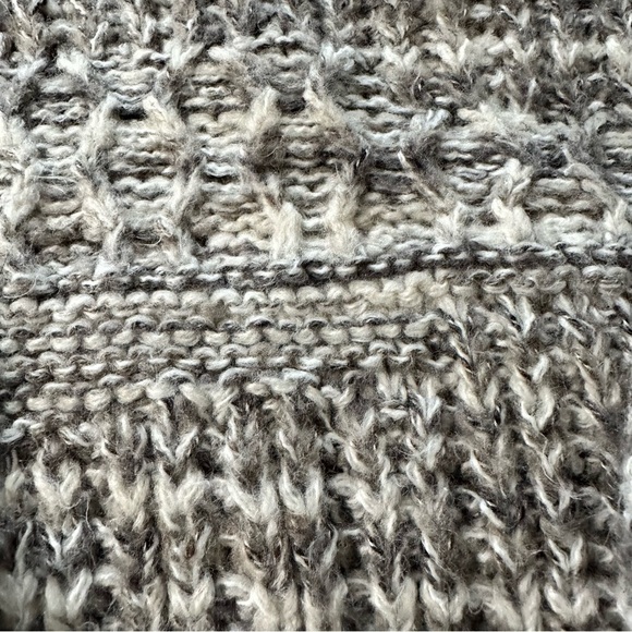 Universal thread women's size small chunky knit sweater with flared arms - Picture 4 of 5